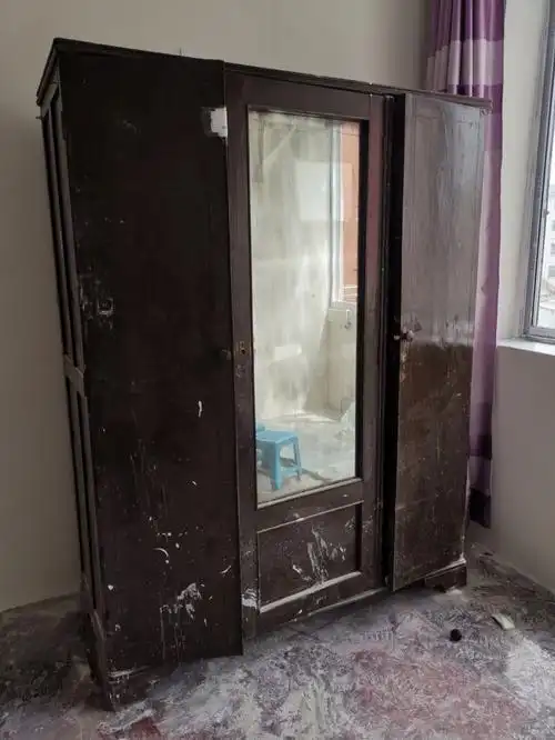 旧物翻新  天天在小红书潜水 突然想起来家里老房子有个老式大衣柜