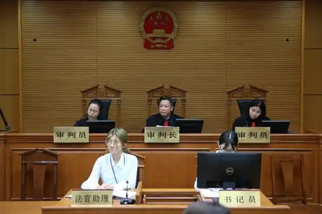 7月4日下午,我院香港,澳门及华政实习法律生在c111法庭联合进行