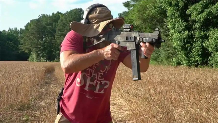 hk ump 45冲锋枪,靶场实弹射击测试,可单发,连发,可靠性高