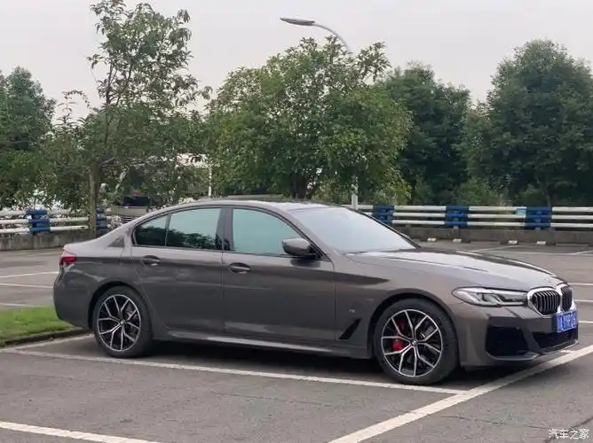 【图】外碳黑内火山红 贴个什么颜色的玻璃太阳膜好呢_宝马5系论坛