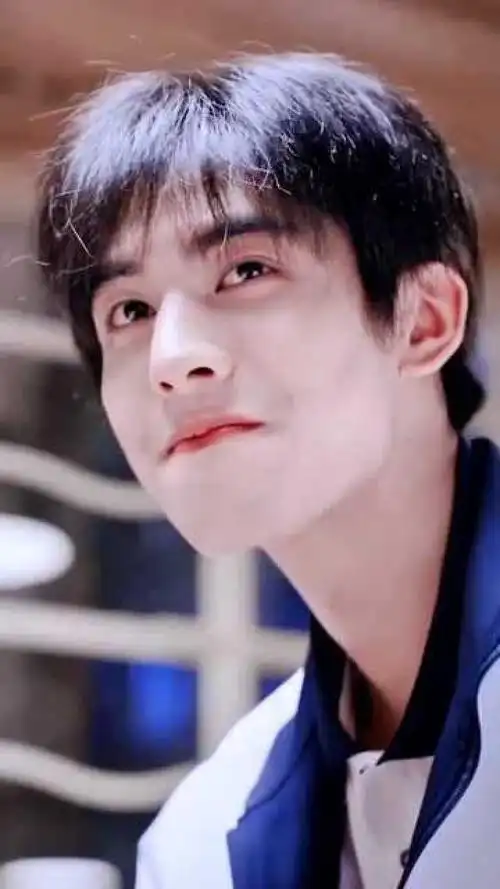 宋威龙长相清秀干净,阳光帅气的大男孩,安利宋威龙