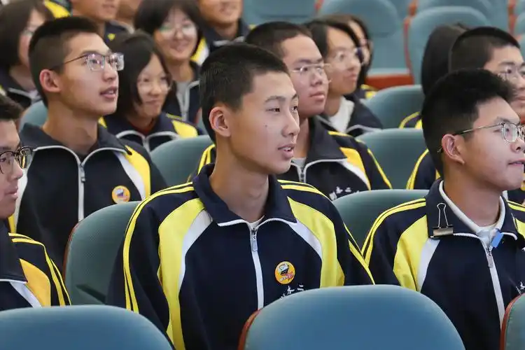 超越大讲堂:华中科技大学来访衡水二中开展科普讲座