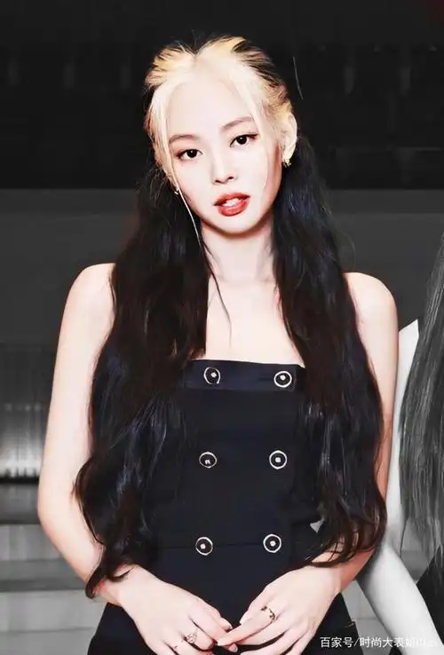 jennie带火了一款发型叫"杨过头",时髦又新潮,一般人驾驭不了