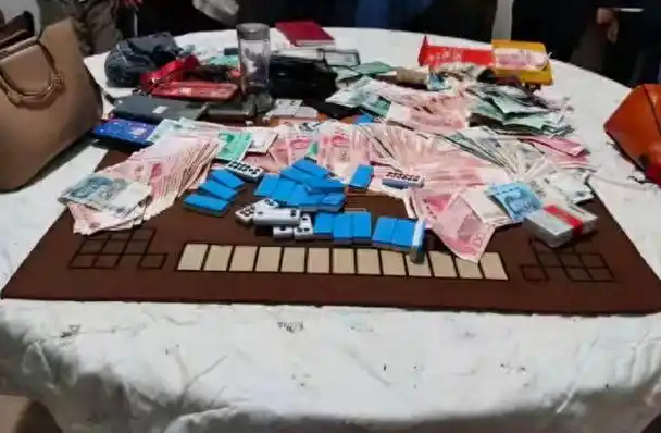 湖南一女子打牌输钱,打算用肉体抵销债务,后因姨妈期拒绝被强上