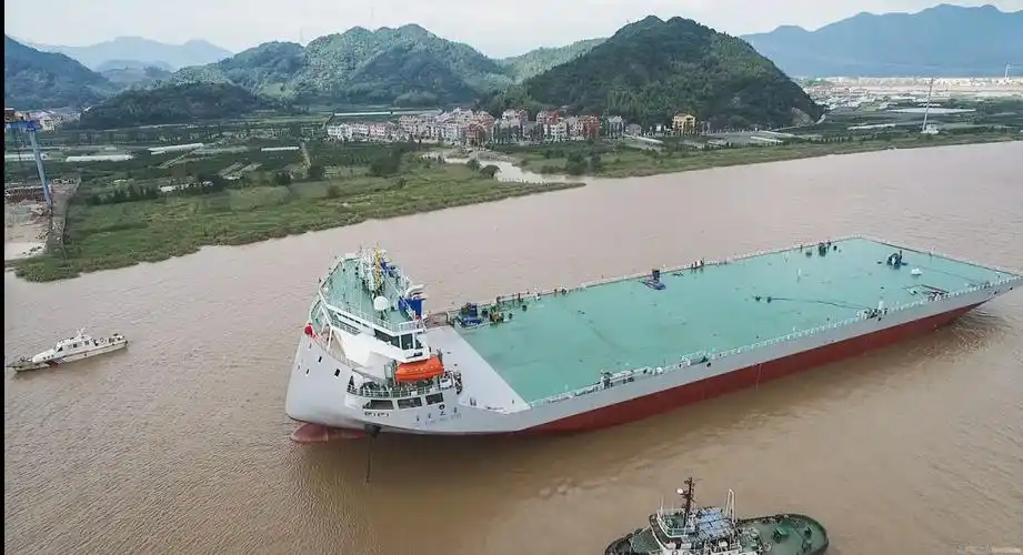 特种大件甲板货物运输船"至宪之星"下水_船舶行业新闻_龙de船人