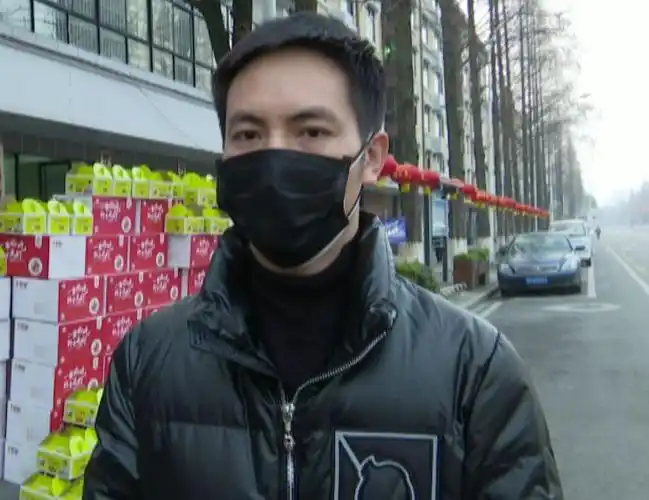 【点赞】"爱心小龙虾"送一线,温暖抗疫路,你我同行!_潜江