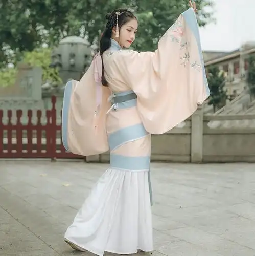 曲裾汉服,把绮梦穿在身上,文化印在心间