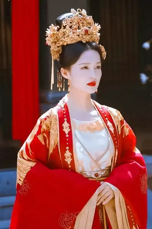 一直不温不火的李沁新剧红衣造型美艳倾城这次可是要惊艳众人