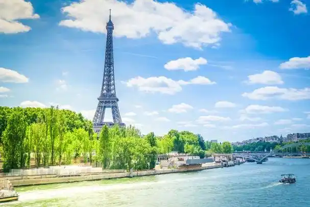 在世界各地的旅游景点中,总是会有人们期待已久的景点,这些地方吸引了