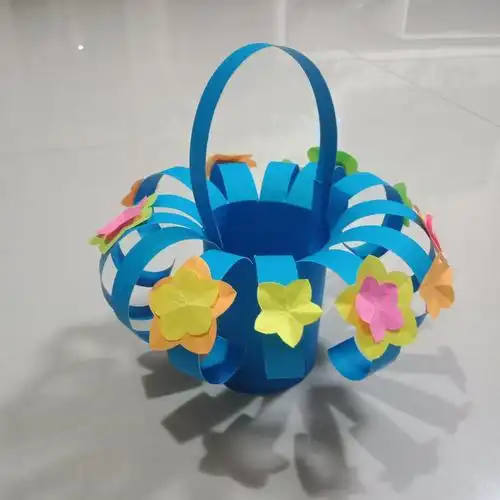 手工制作:漂亮的纸花篮