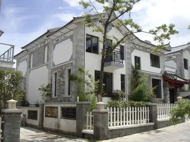 大理感通别墅剑苑的三合院什么样子?有图片吗