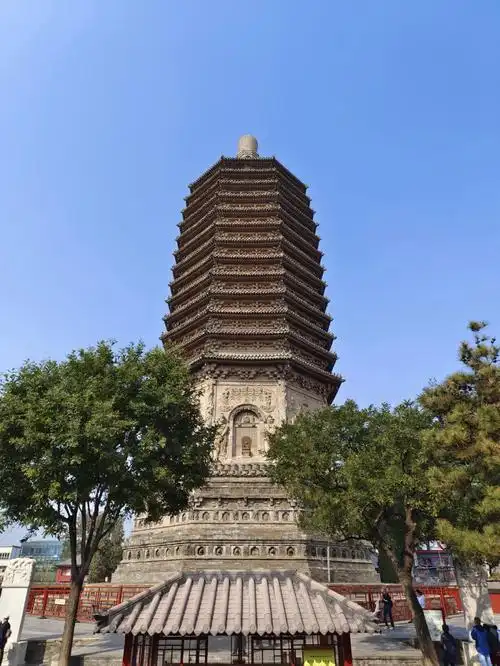 据说是北京城区内最古老的建筑——天宁寺塔