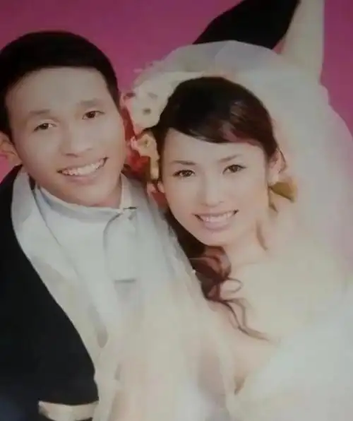 宋小宝其貌不扬二婚老婆倒是年轻漂亮小腹微凸疑似怀孕