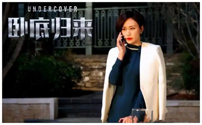 台上她是背十几万包的贵妇,台下却嫁给穷小子,结婚戴20元戒指