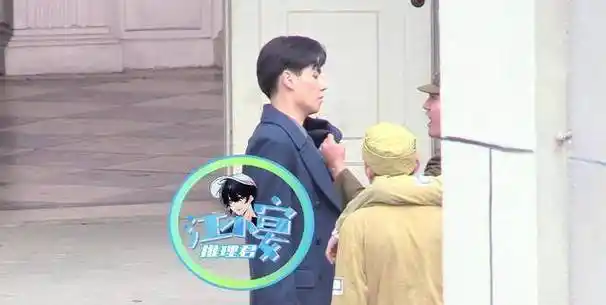 胡一天新剧造型帅气穿现代装拍民国戏超违和_日本_表情_受伤