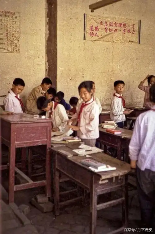 在80年代,上学读书是种怎样的体验?拼勤奋也拼吃苦精神