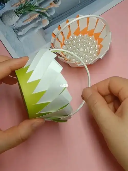 可以教孩子做一个小小编织篮子,好玩又很容易上手哦#亲子手工diy