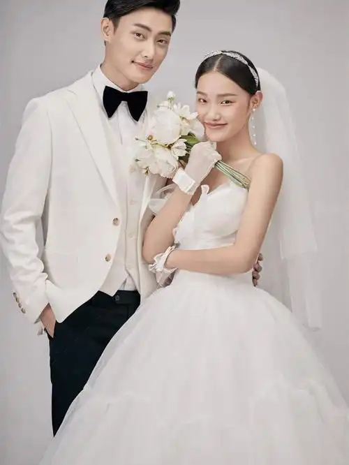 室内简约婚纱照