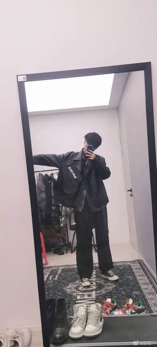 胡阳的这套穿搭和炀姐一模一样!