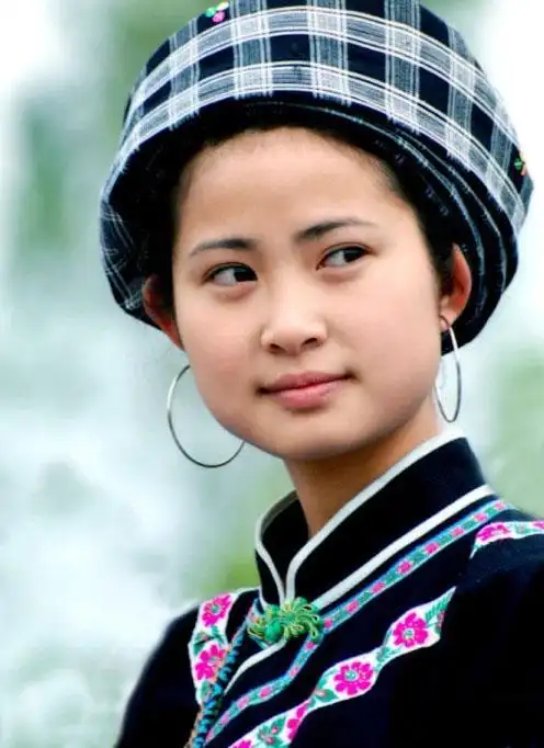 布依族美女图片 中国民族美女图片
