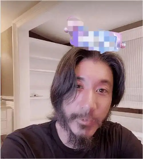 45岁王力宏晒最新造型满脸胡子已刮掉邋遢大叔变回帅气小伙