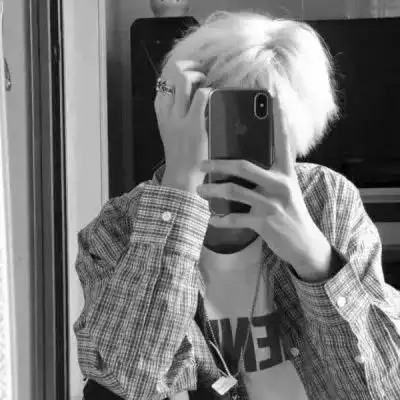 头像男ins高级质感黑白帅气图片_男生头像_头像屋