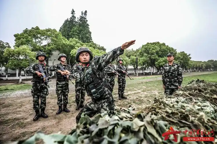 硝烟起 练兵急!看武警特战队员沙场点兵 - 中国军视网