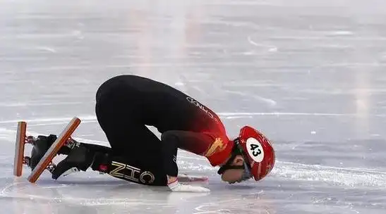 北京冬奥会冠军范可新再次亲吻冰面时隔一年她依旧热爱滑冰