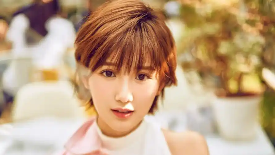 黄色调美女毛晓彤图片-美女壁纸-高清美女图片-第9图-娟娟壁纸