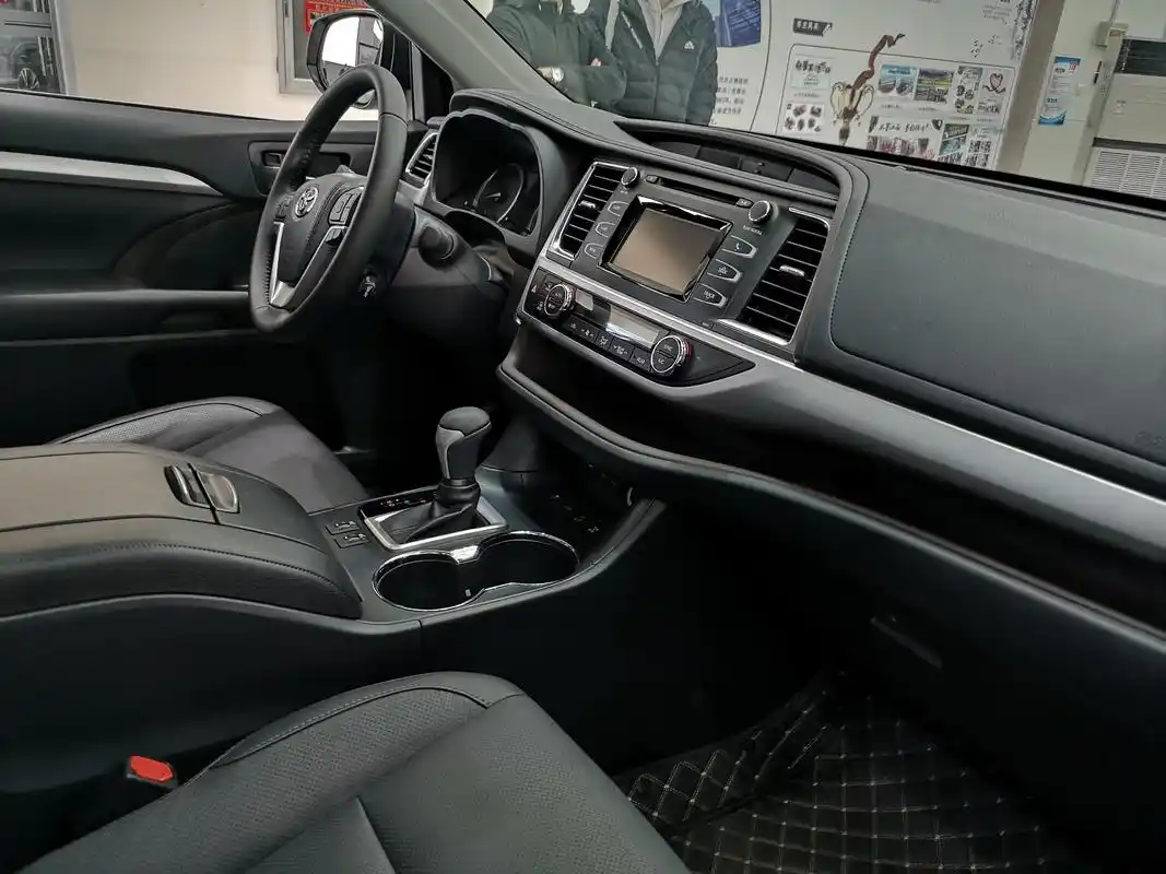 经典大七座之选 到店看汉兰达2018款四驱豪华版