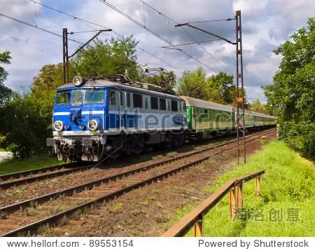 blue locomotive pulling green carriages - 站酷海洛正版图片, 视频