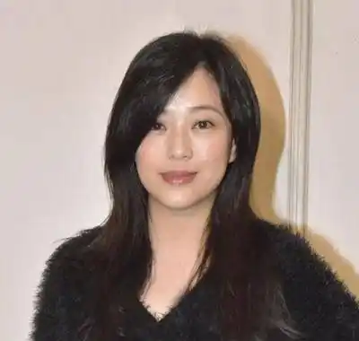 《初恋情人》的刘小慧,已经49岁了,学生情人形象已不再_郭晋安_苏志威