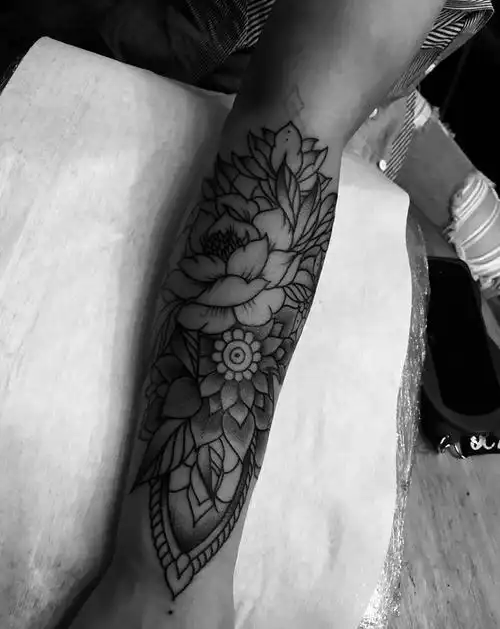 包小臂纹身图片_手部图腾点刺花 经文纹身图案