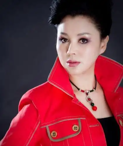 遭遇家暴后净身出户,为了儿子改变自己,荧屏上的女强人专业户