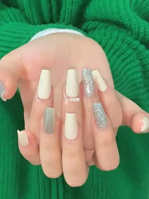 清新奶白爆闪跳色春夏美甲