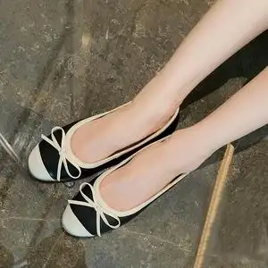 圆头浅口平跟单鞋真皮