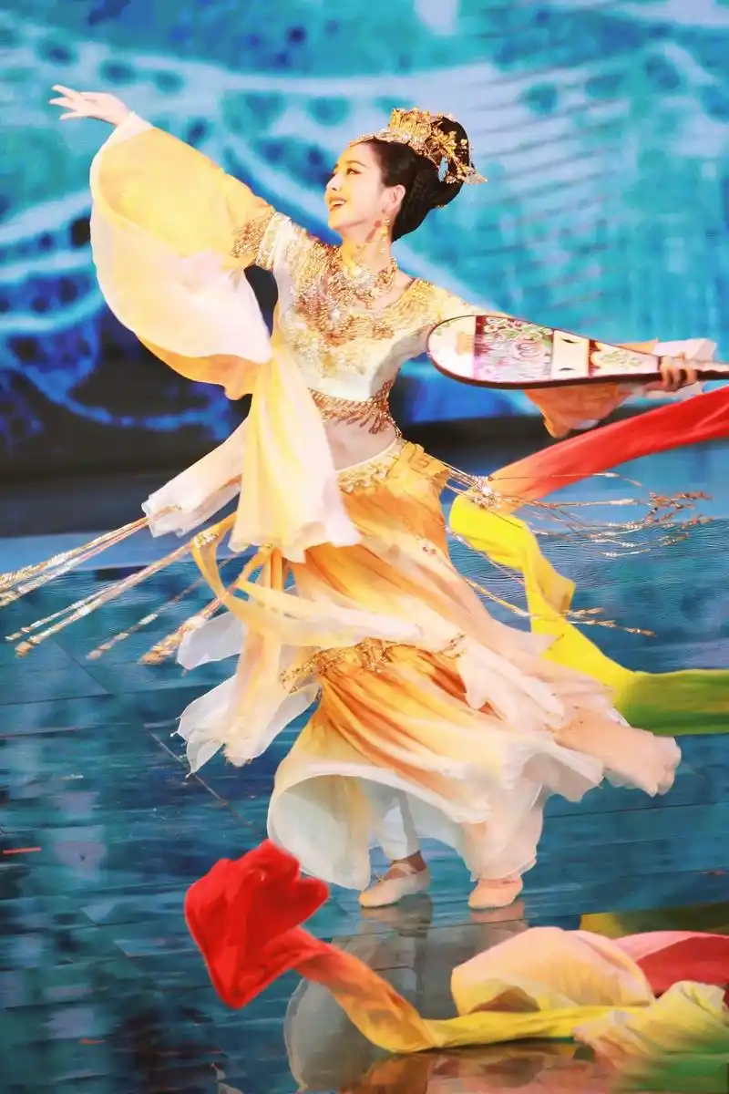 仙女本仙佟丽娅翩翩起舞似画中仙