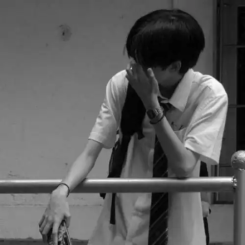 男生头像冷酷侧脸高清黑白唯美我就喜欢这样的男头