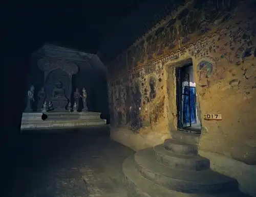 试听180秒10.3 敦煌莫高窟丨藏经洞里到底藏了哪些珍贵的文物?