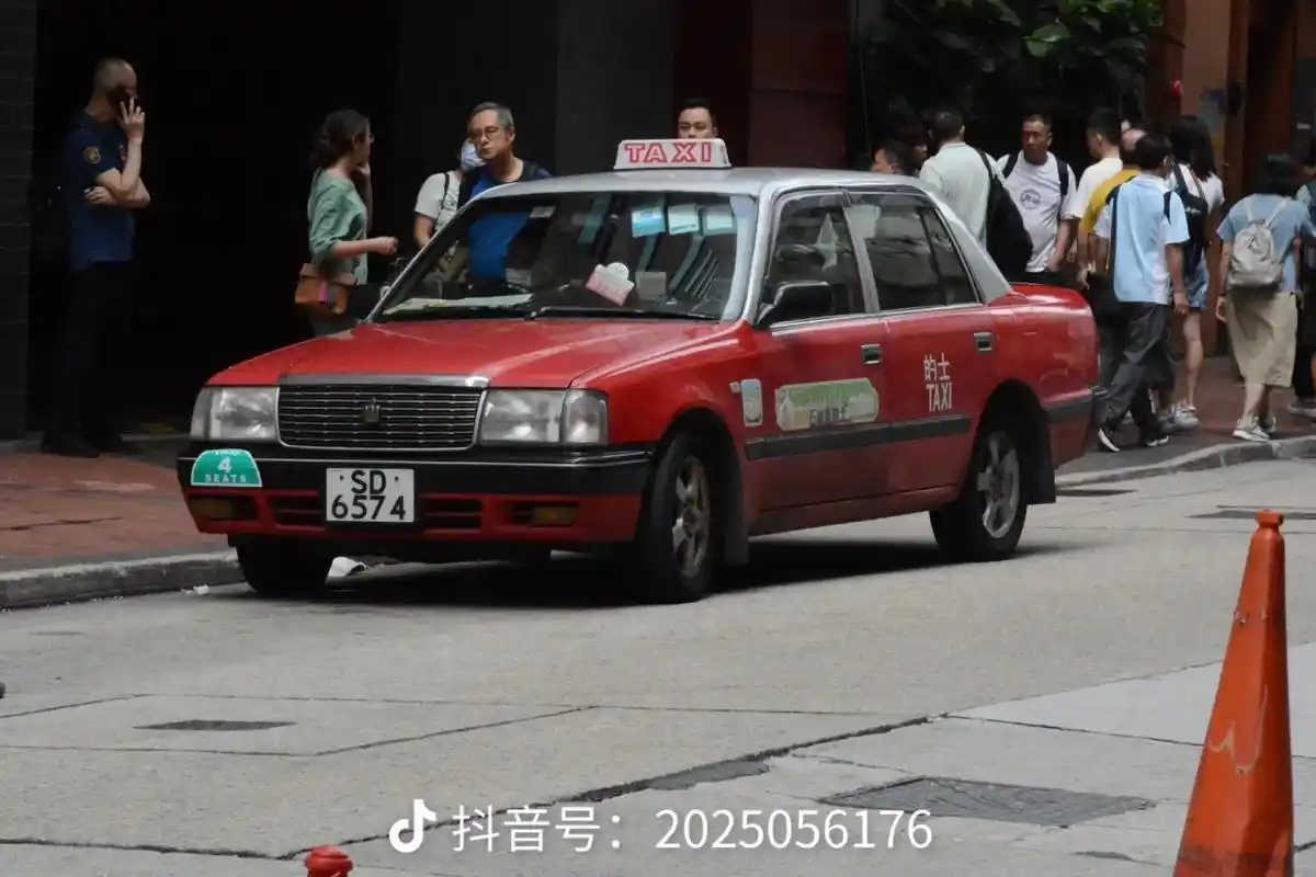 丰田皇冠出租车 #汽车文化 05@日产 s13池谷学长 @ - 抖音