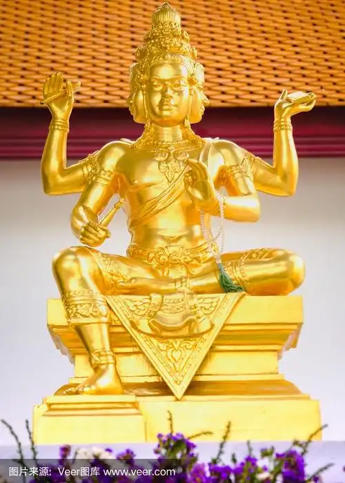 在泰国的印度教神梵天雕像.