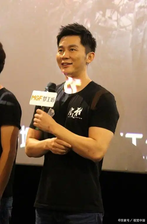 《奔跑吧》主持人李晨发表不当言论,引发网友不满和谴责