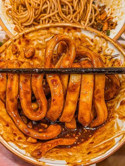 成都人均20吃遍四川名小吃60甜水面太绝