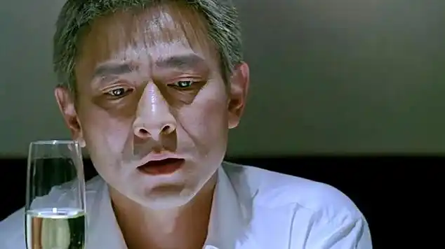 扫毒2天地对决刘德华把耳朵捡起来把手放桌上把称拿走|港台片|记者