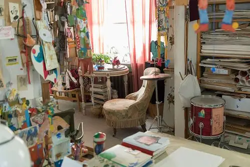 一个有着顽皮思想的91岁老艺术家的工作室-设计风向