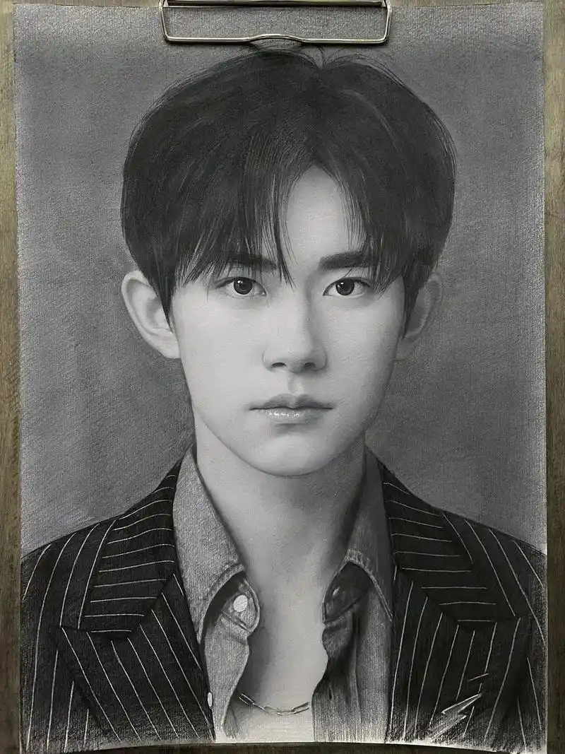 易烊千玺素描,很努力的小哥哥#易烊千玺 #手绘 #素描 #千 - 抖音