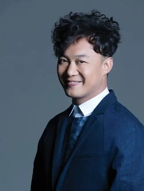 谁有这个 我喜欢听 陈奕迅这张高清大图啊