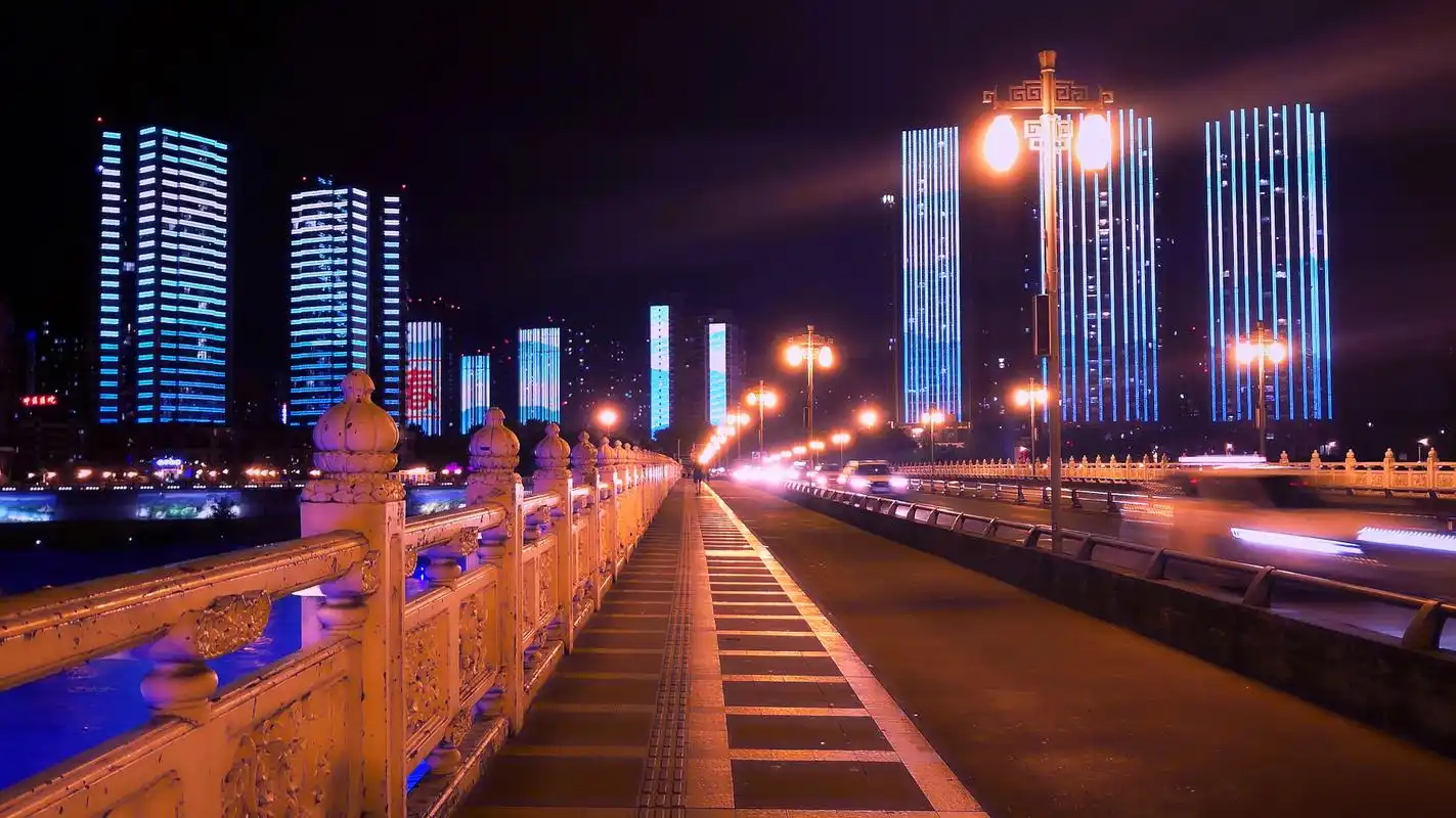 绵阳东方红大桥,位于绵阳市核心区域