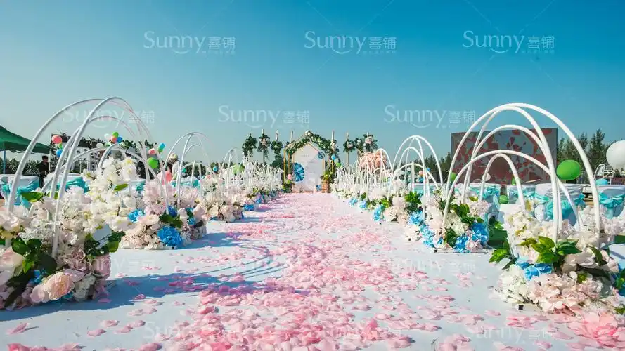 1/ 12 在sunny喜铺婚礼设计集团每一场婚礼都具有独特的生命力,小伙伴