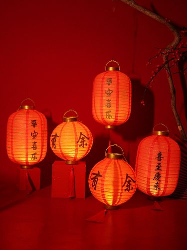 兔年过新年冬瓜纸灯笼春节圆形中国风中式复古折叠手提大红色宫灯